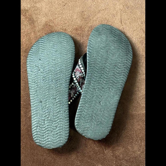 Pink and white beaded flip flops - Picture 3 of 3